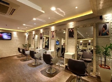 Looks Salon in Delhi